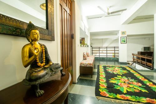 opulent antique 6br villa in gurugram