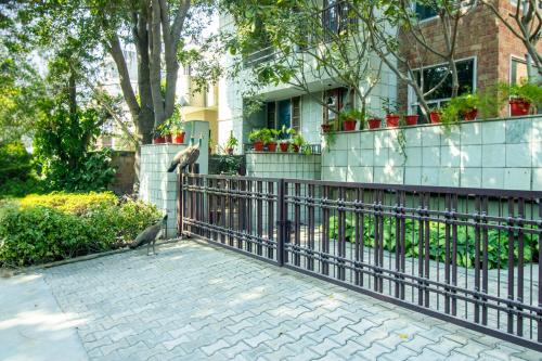 opulent antique 6br villa in gurugram