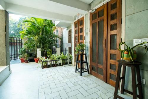 opulent antique 6br villa in gurugram