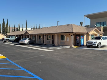 Dutch Motel,25252 Redlands Blvd,2 star