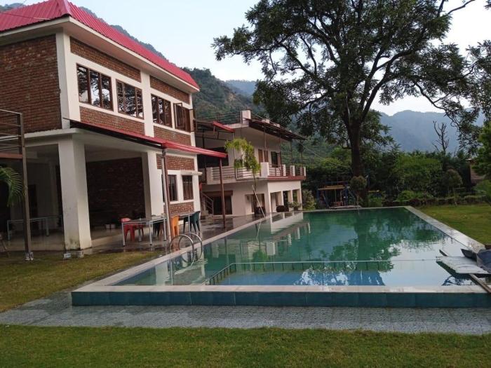 buddy hikers wellness farmhouse