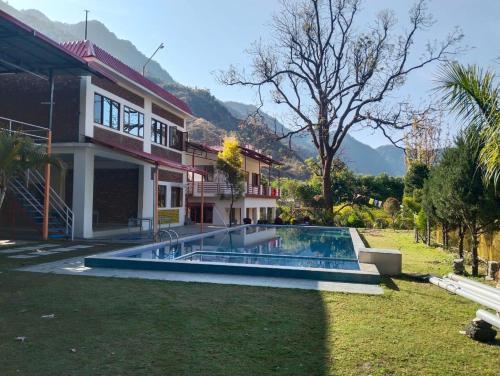 buddy hikers wellness farmhouse