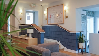 Oceaneer,1621 Lake Park Blvd S,2 star
