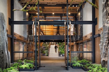 Populus Seattle,100 S King St,4 star