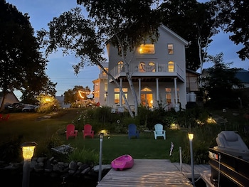 Pressey House Lakeside Bed & Breakfast,32 Belgrade Rd,3 star