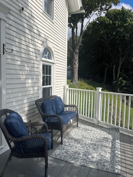 Pressey House Lakeside Bed & Breakfast,32 Belgrade Rd,3 star