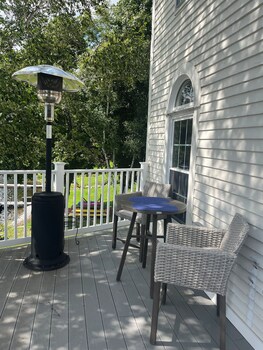Pressey House Lakeside Bed & Breakfast,32 Belgrade Rd,3 star