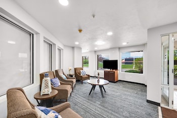 Lakewood Inn & Suites,29291 Amerihost Dr,2 star