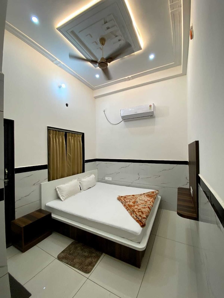 shree radhe radhe palace