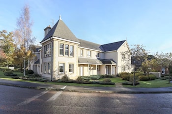 modern flat with free parking