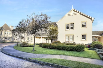 modern flat with free parking