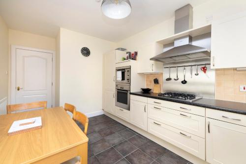modern flat with free parking