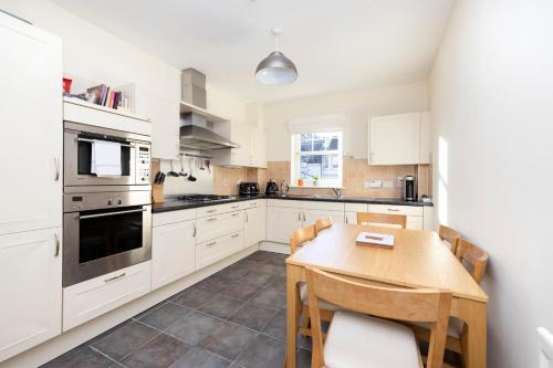modern flat with free parking