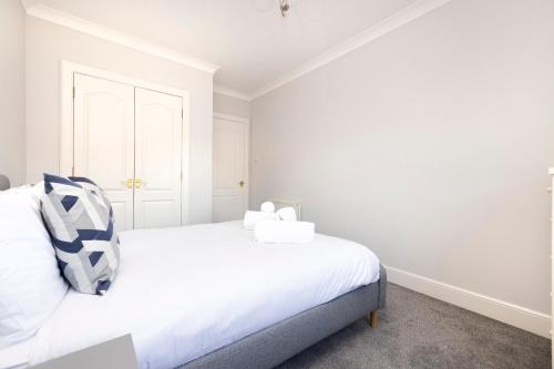 modern flat with free parking
