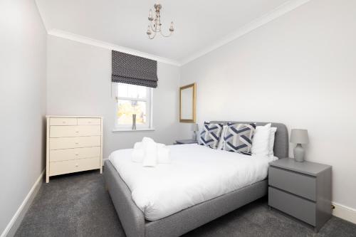 modern flat with free parking