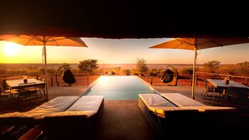 bagatelle kalahari game ranch