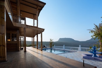 Amarjas Sierra Vista,,2 star