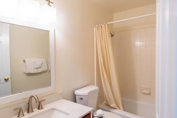 Road Creek Inn,,2 star