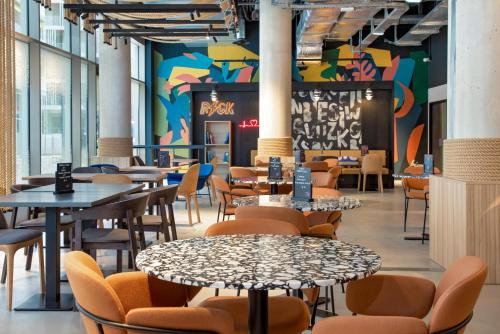 moxy nice