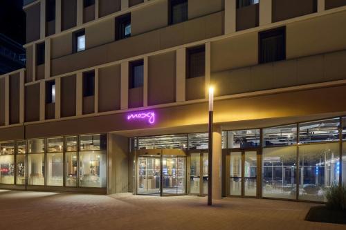 moxy nice