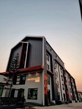 grand pruksasiri hotel chaiyaphum