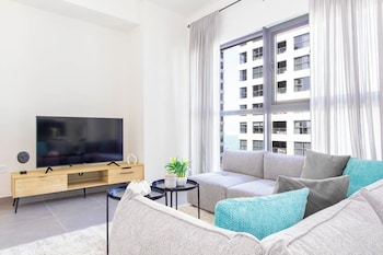 Bloomfields Modern Stu Pixel Beach Acces,,0 star