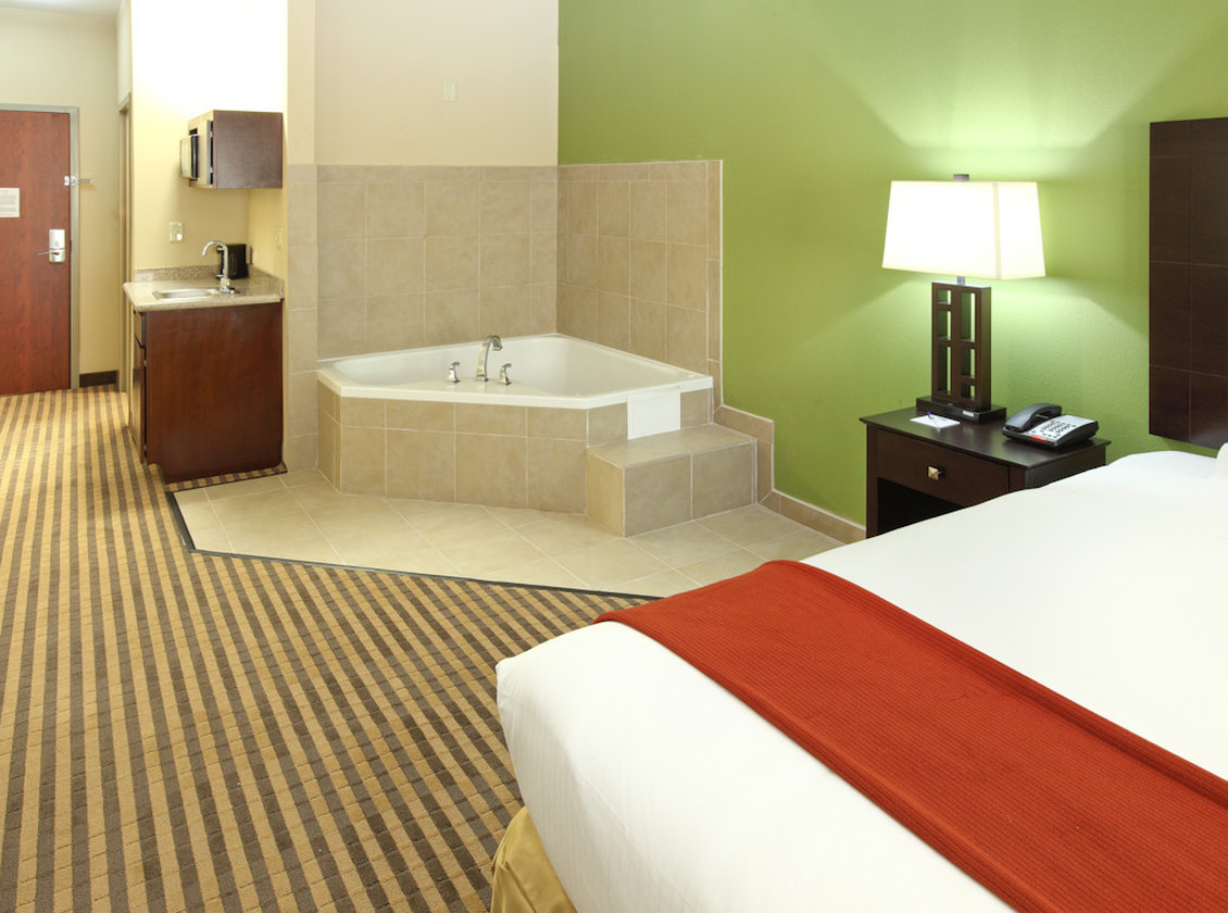 holiday inn express and suites maumelle by ihg