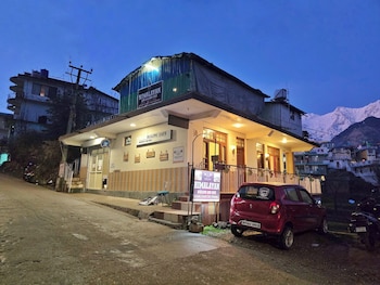 himalayan horizon and cafe