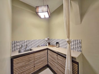 himalayan horizon and cafe