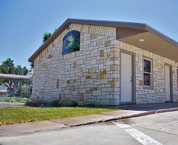 Baltzell Lodge,705 10Th St,2 star