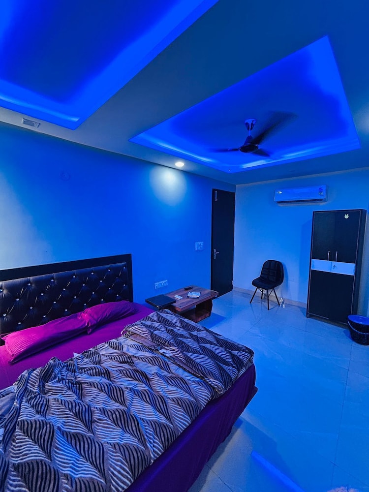 icy white varn residency