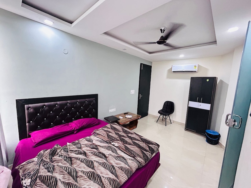 icy white varn residency