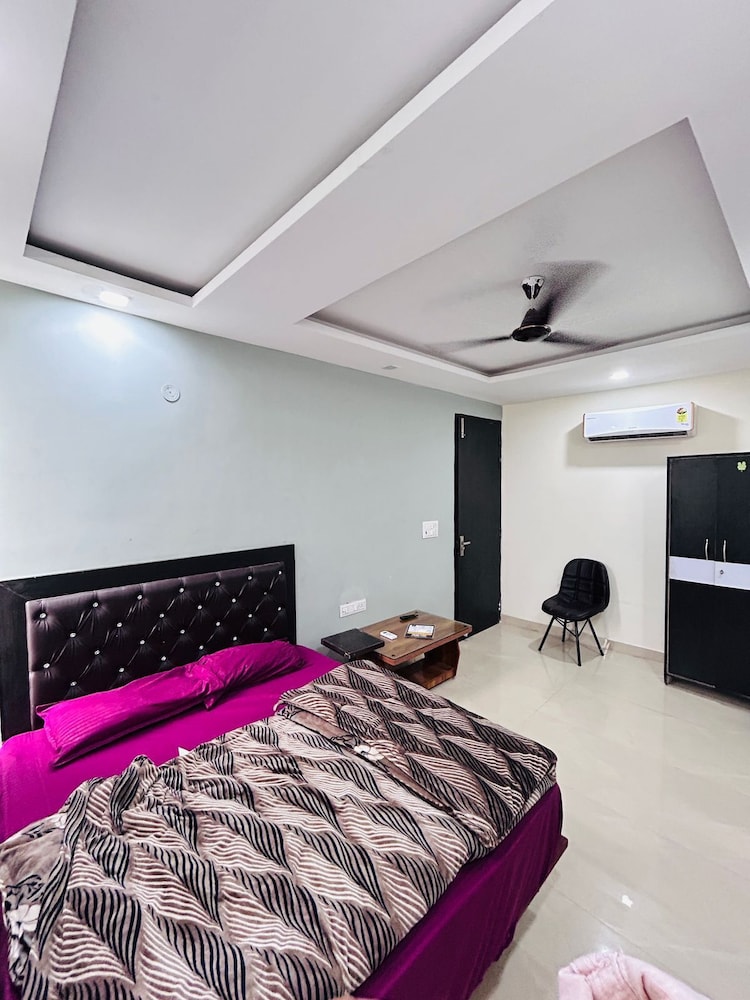 icy white varn residency