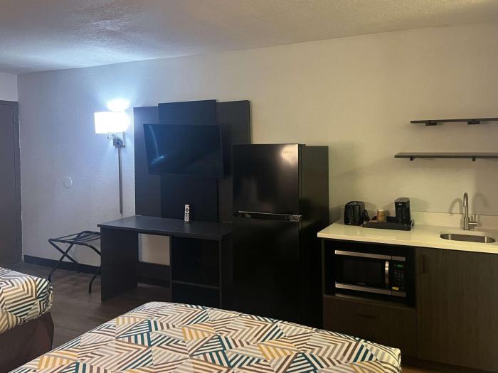 studio 6 montgomery al eastern blvd