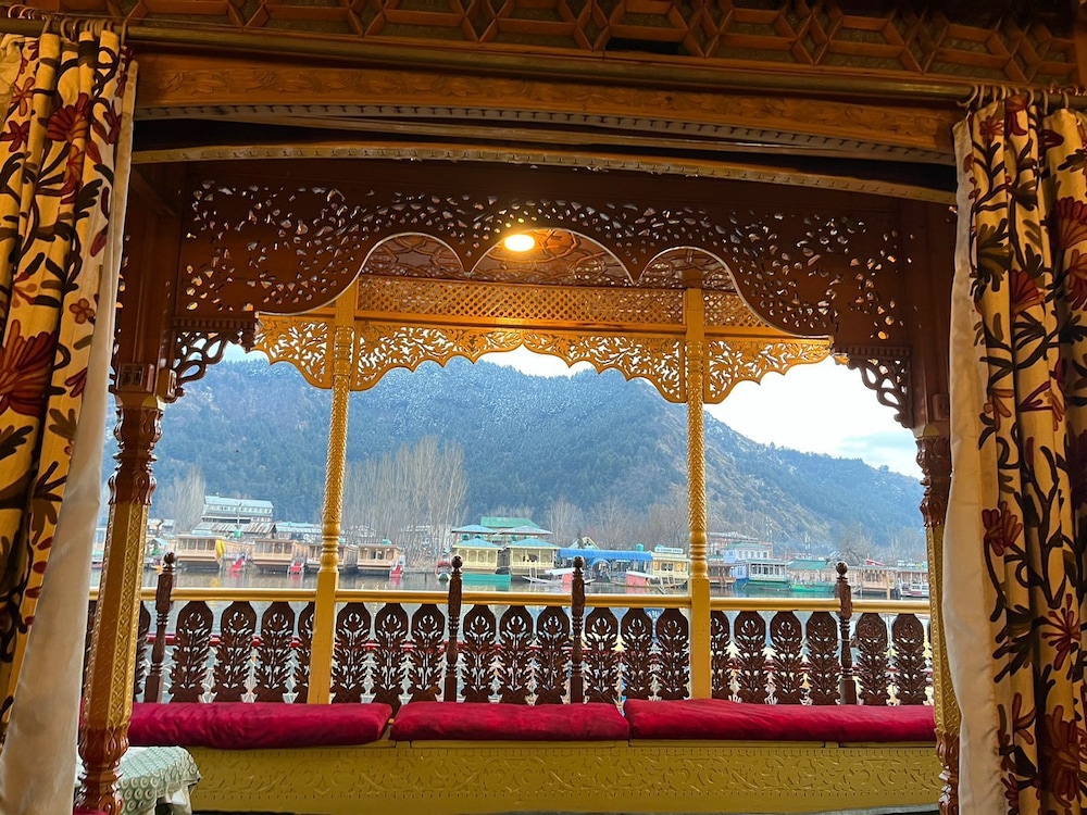 new alzira heritage group of houseboats