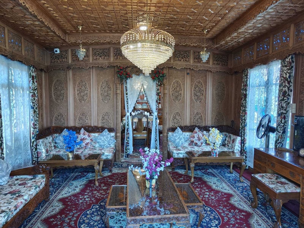 new alzira heritage group of houseboats