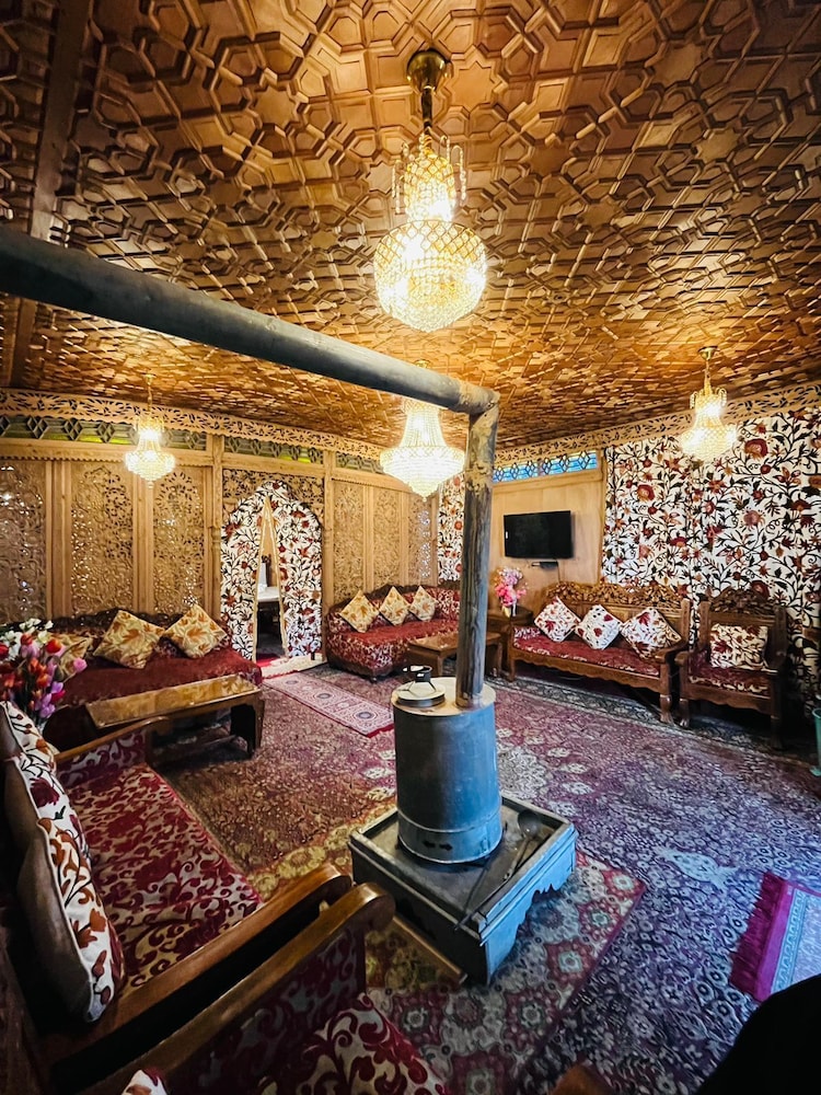 new alzira heritage group of houseboats