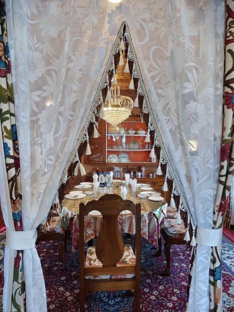 new alzira heritage group of houseboats