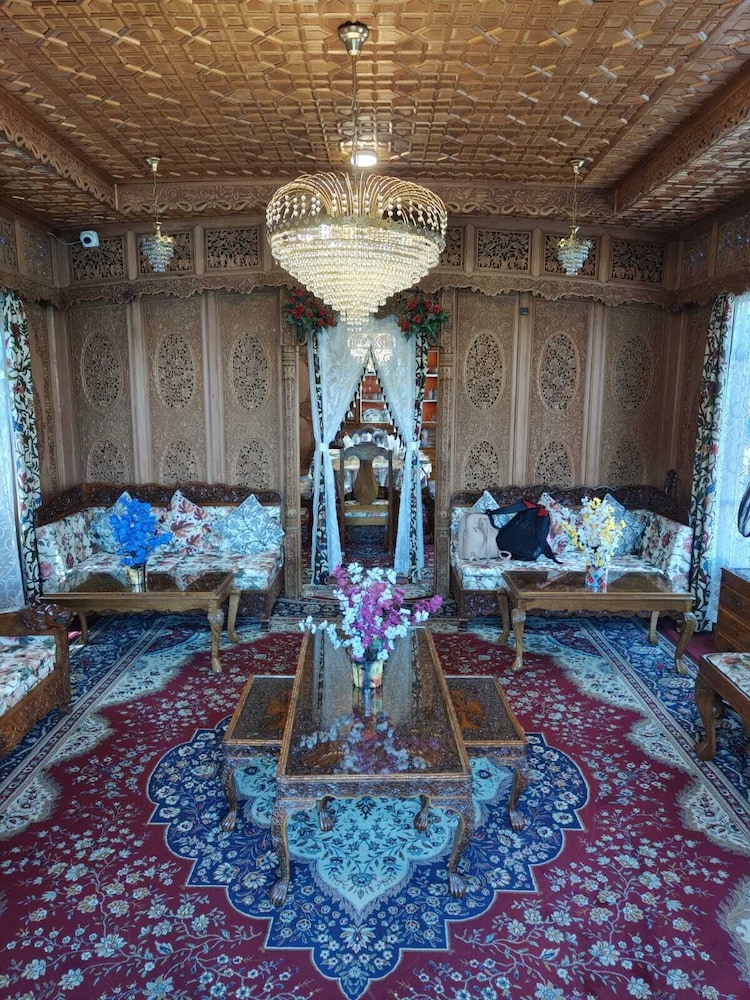 new alzira heritage group of houseboats