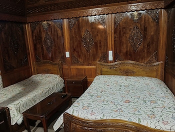 new alzira heritage group of houseboats