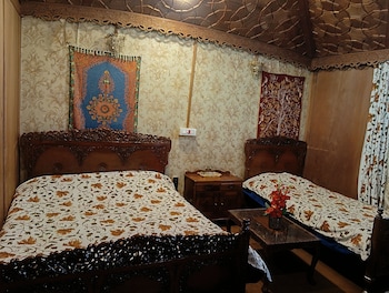 new alzira heritage group of houseboats