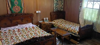 new alzira heritage group of houseboats