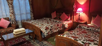 new alzira heritage group of houseboats