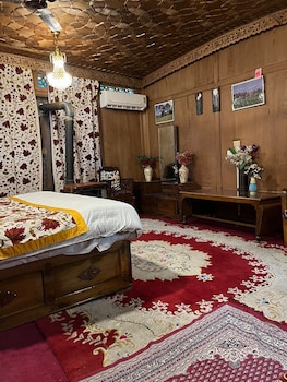 new alzira heritage group of houseboats