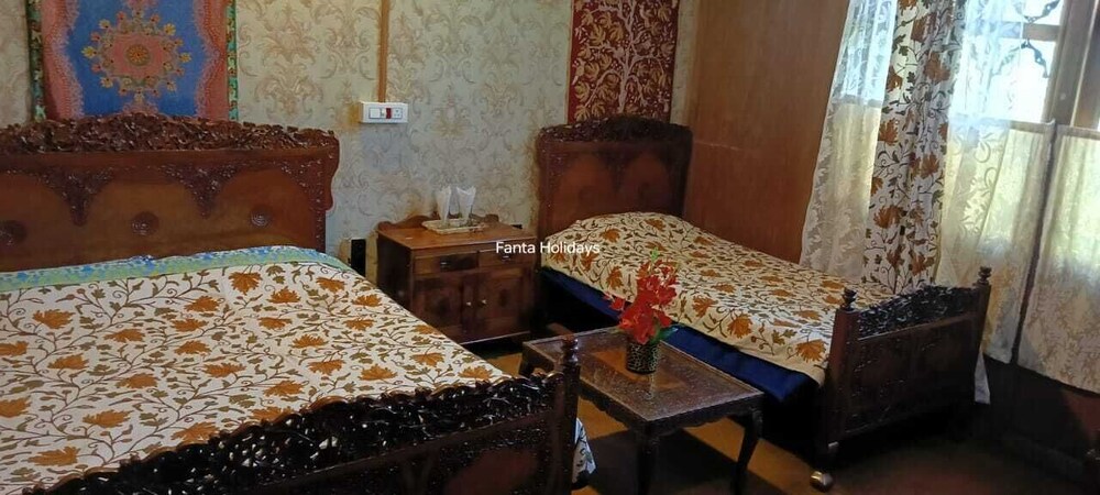 new alzira heritage group of houseboats