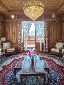 new alzira heritage group of houseboats