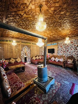 new alzira heritage group of houseboats