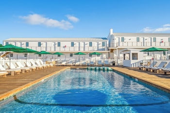 Offshore Montauk,71 S Emerson Ave,2 star