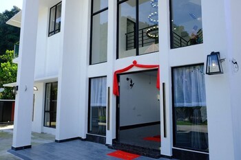 khoo family villa