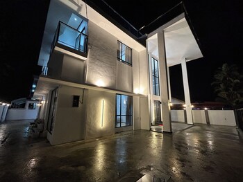 khoo family villa